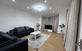 Elegant Living, 3 Bedroom Modern House
